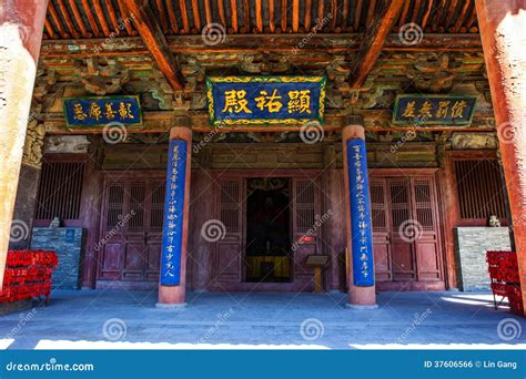  Yuci Xiansheng Temple: Tarihin İçinden Gelen Bir Ruhun Keşfi!