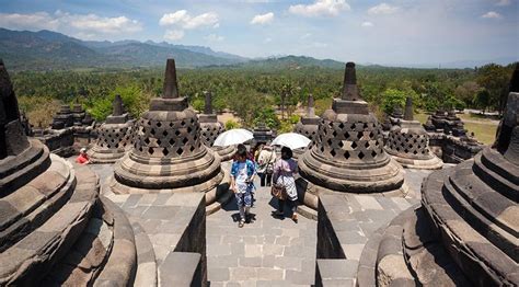 Candi Borobudur: Muhteşem Bir Yapı ve Tarihi Mirasın Sembolü!