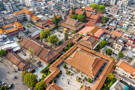 Caozhou Ancient City! A Glimpse into History and Architectural Marvels!