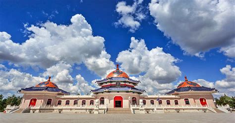  Genghis Khan Mausoleum: Bir Tarihsel Muhteşemliğin Kalbinde!