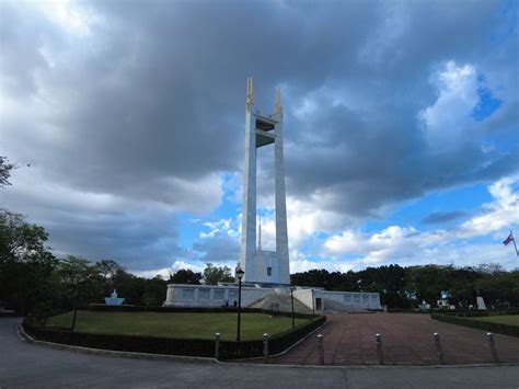 Quezon City Memorial Circle Harika Bir Anıt ve Yeşil Alan!